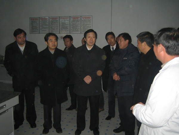 平橋區(qū)委書記張明春區(qū)長(zhǎng)王繼軍陪同信陽(yáng)市市委書記郭瑞民來(lái)我公司作專題調(diào)查