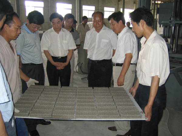 河南省科技廳副廳長(zhǎng)來(lái)我公司調(diào)研技術(shù)攻關(guān)和產(chǎn)品研發(fā)情況
